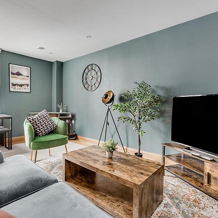 Homely 2 Beds Apt Up To 5 Guests-Wifi By Tent Serviced Apartments Chertsey Exteriér fotografie
