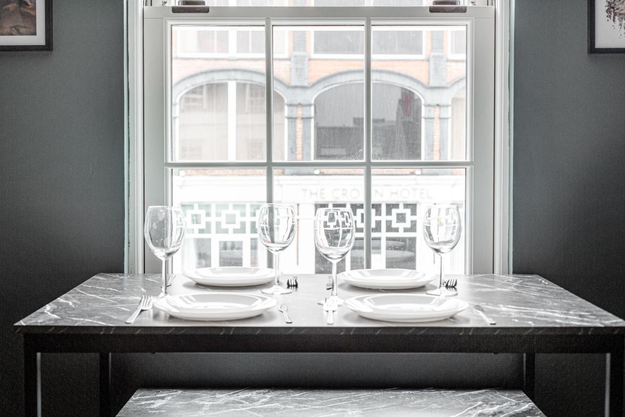 Homely 2 Beds Apt Up To 5 Guests-Wifi By Tent Serviced Apartments Chertsey Exteriér fotografie