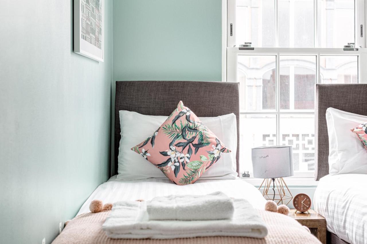 Homely 2 Beds Apt Up To 5 Guests-Wifi By Tent Serviced Apartments Chertsey Exteriér fotografie